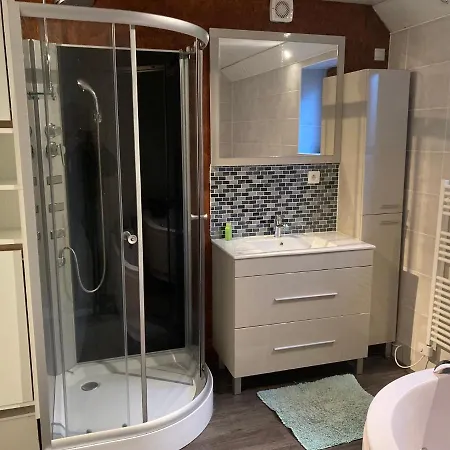 בית נופש Les Cinq Francais Nismes